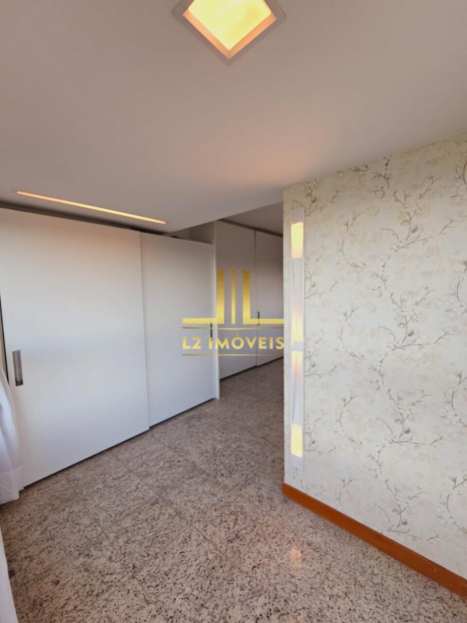 Apartamento à venda com 4 quartos, 224m² - Foto 14