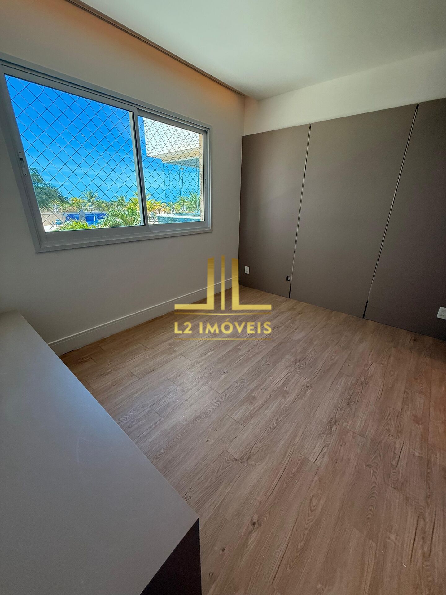 Apartamento à venda com 3 quartos, 166m² - Foto 2
