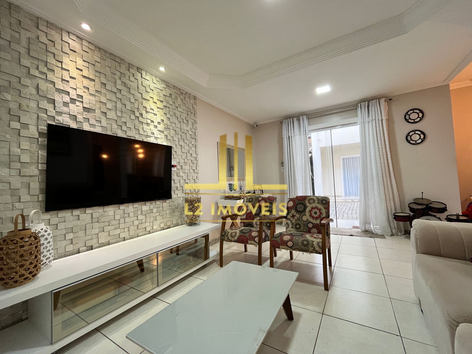 Casa de Condomínio à venda com 4 quartos, 150m² - Foto 2