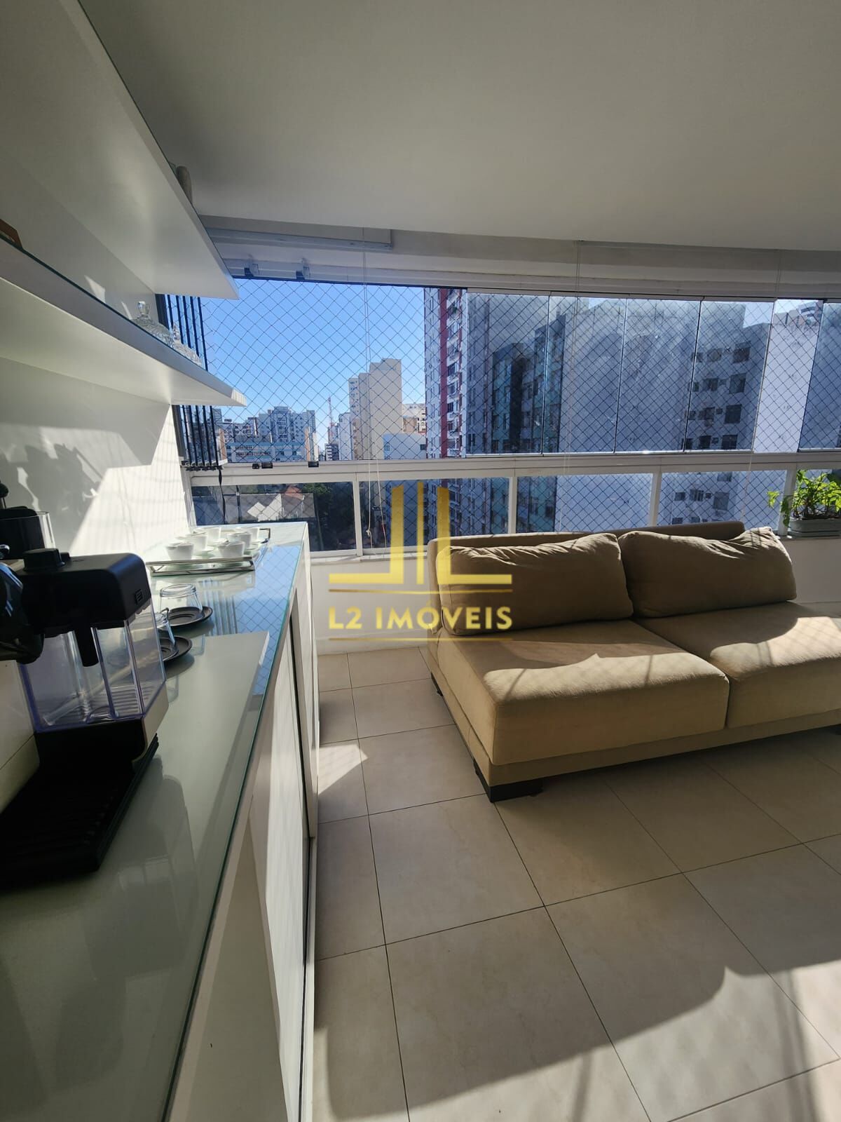 Apartamento à venda com 3 quartos, 188m² - Foto 2