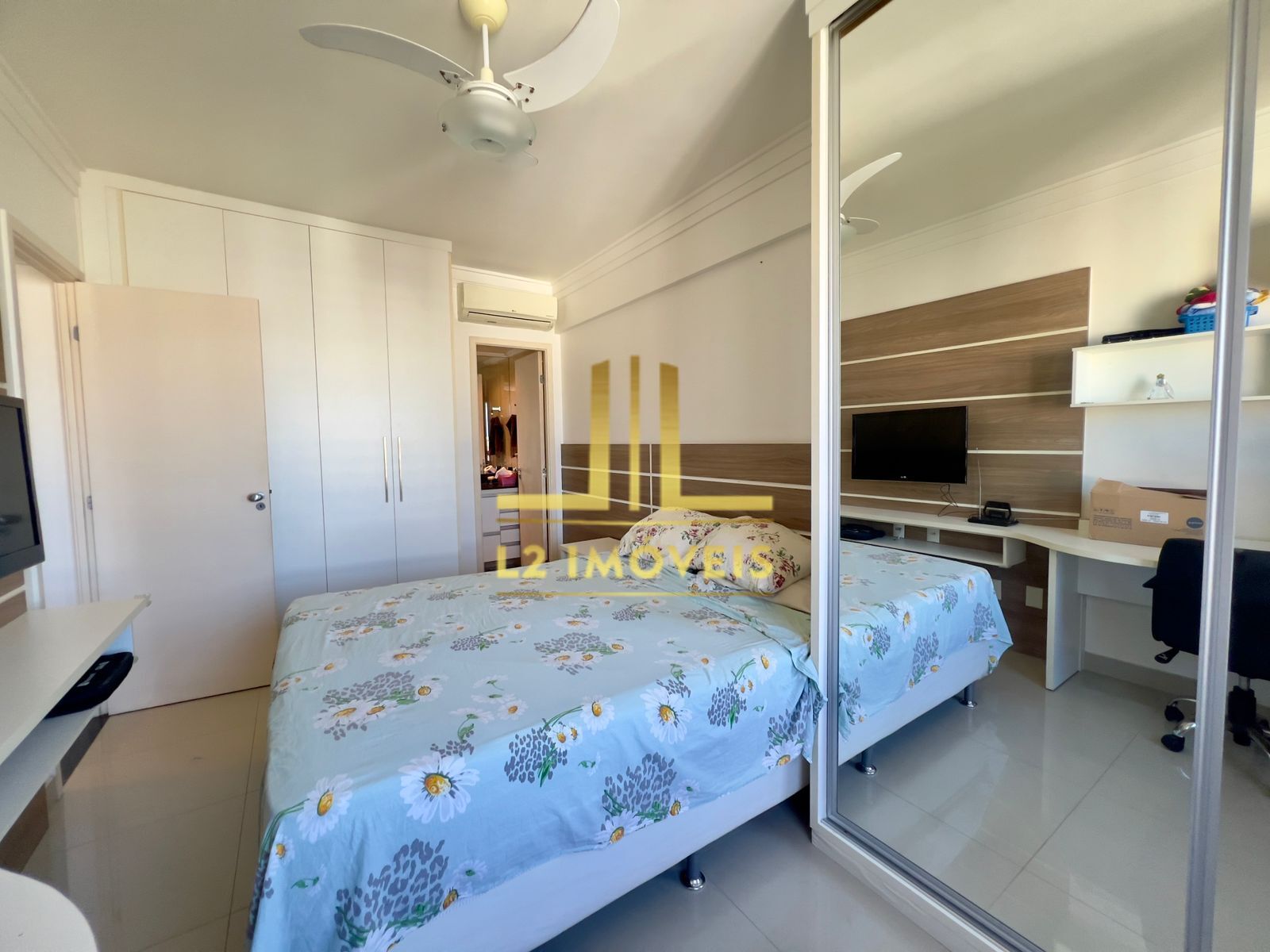 Apartamento à venda com 2 quartos, 69m² - Foto 4