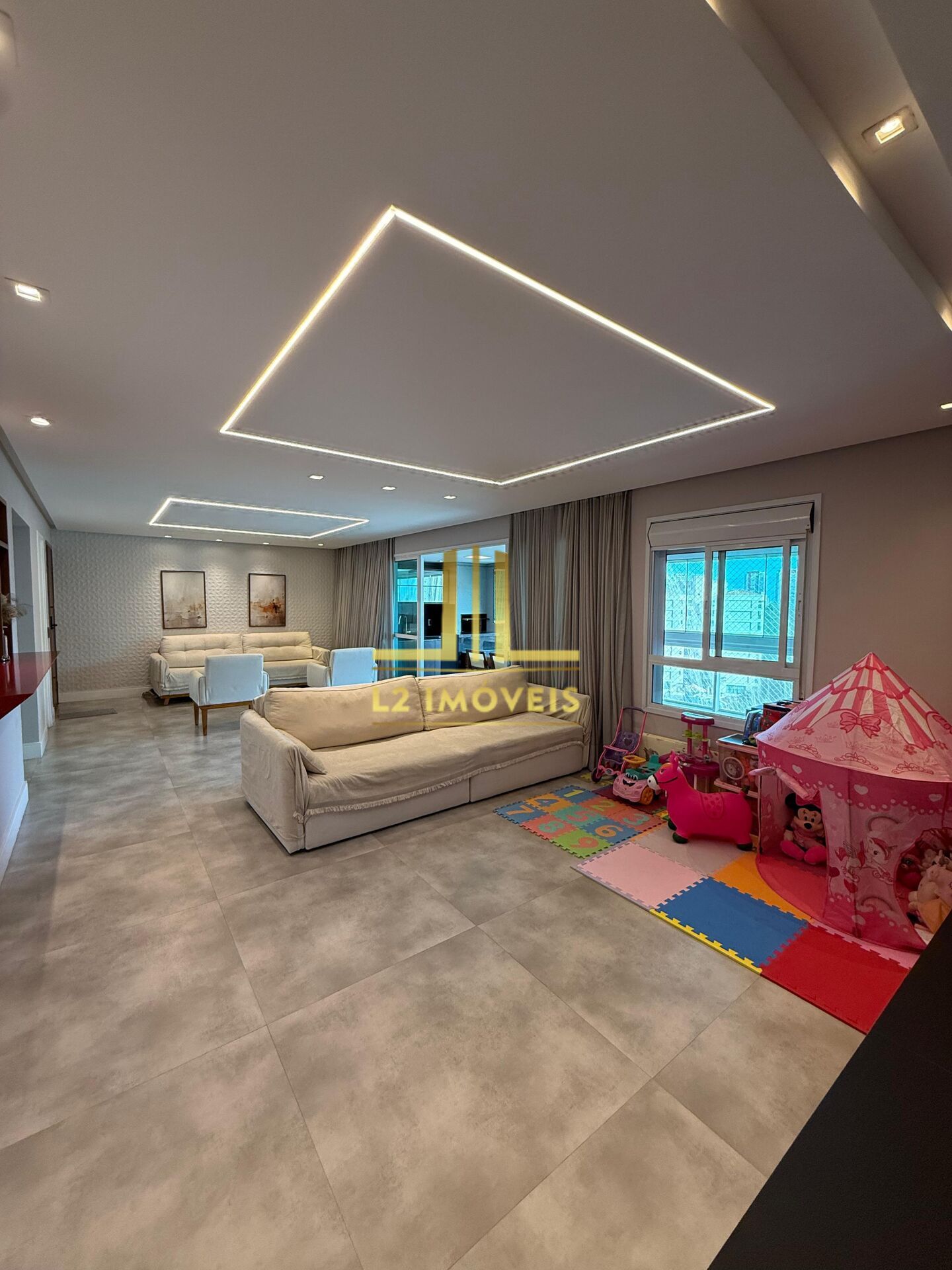 Apartamento à venda com 3 quartos, 143m² - Foto 2