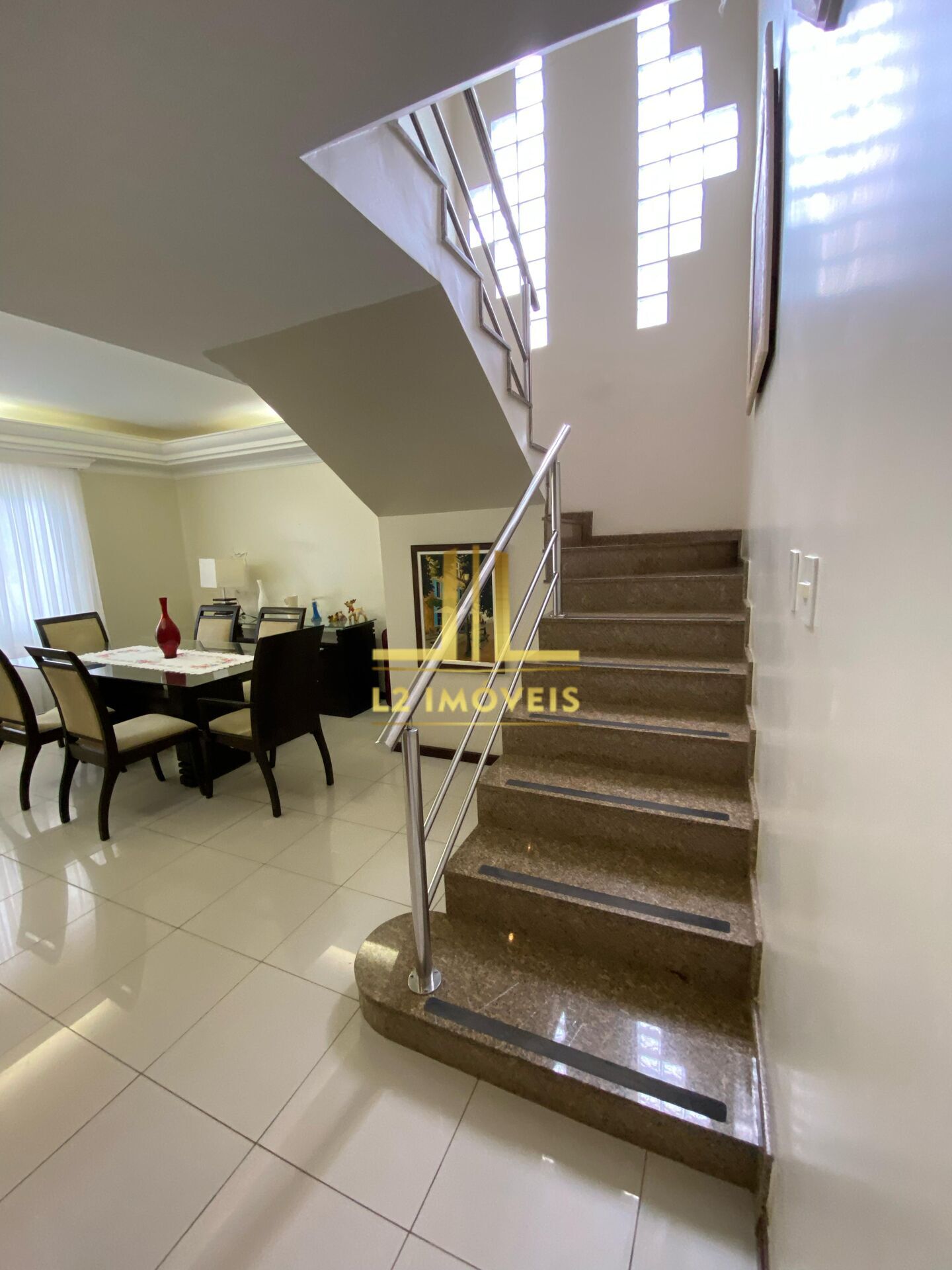 Casa à venda com 3 quartos, 213m² - Foto 2