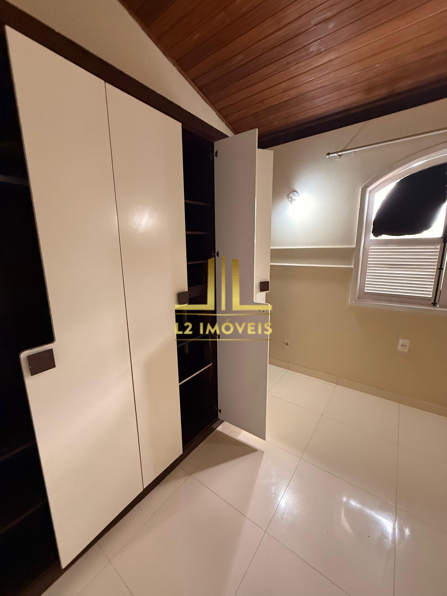 Casa à venda com 2 quartos, 90m² - Foto 8