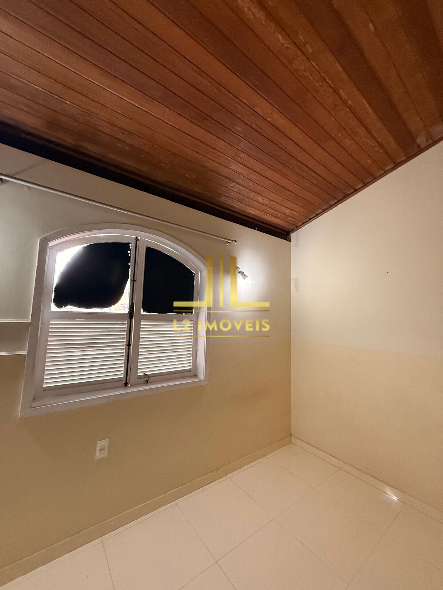 Casa à venda com 2 quartos, 90m² - Foto 9