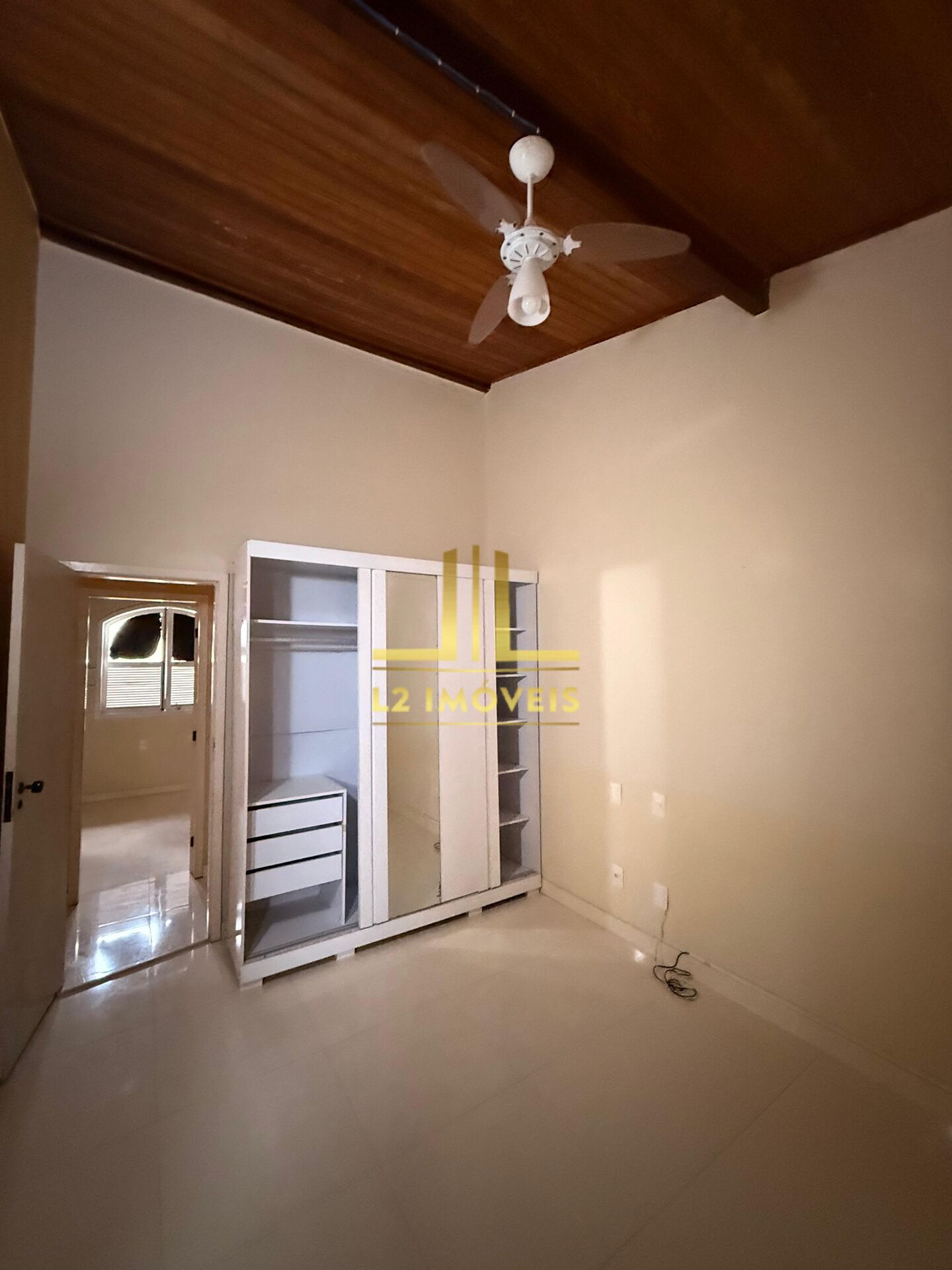 Casa à venda com 2 quartos, 90m² - Foto 4