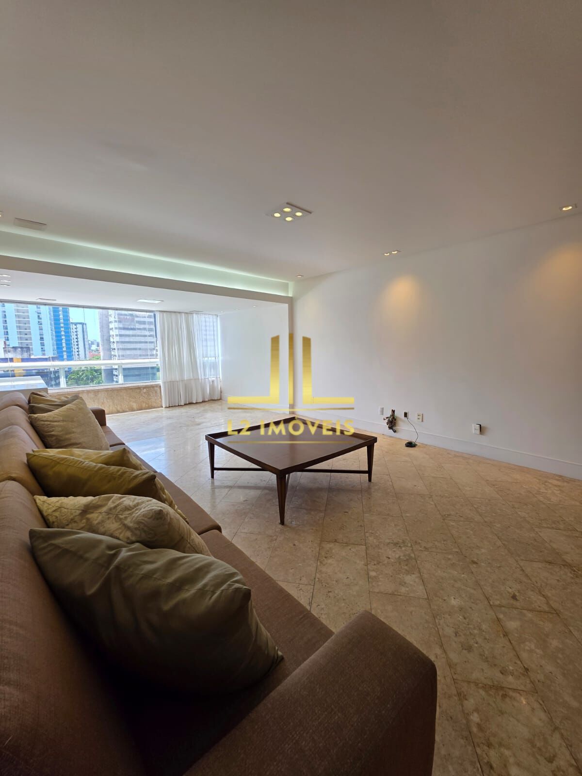 Apartamento para alugar com 4 quartos, 240m² - Foto 4