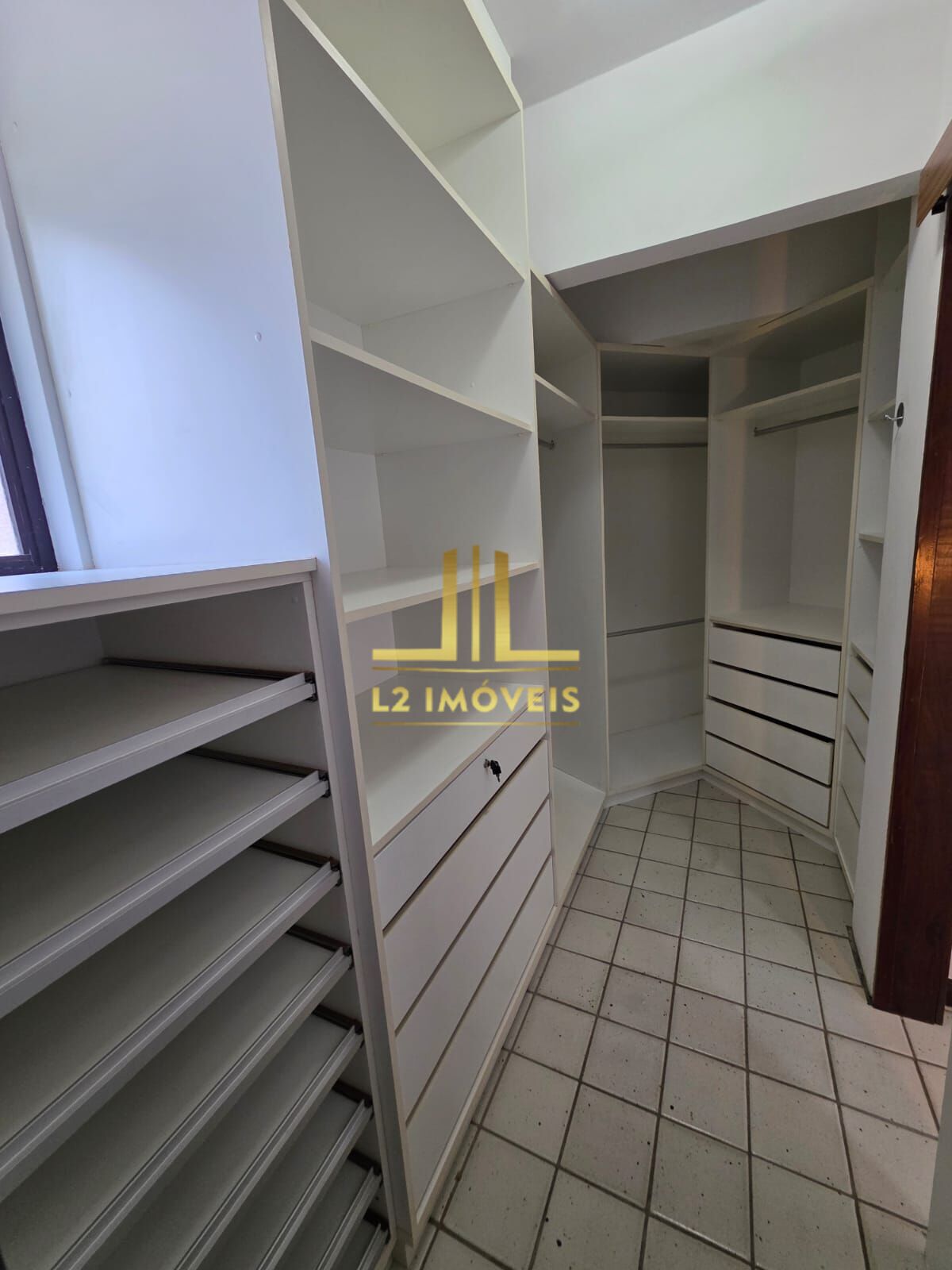 Apartamento para alugar com 4 quartos, 240m² - Foto 30