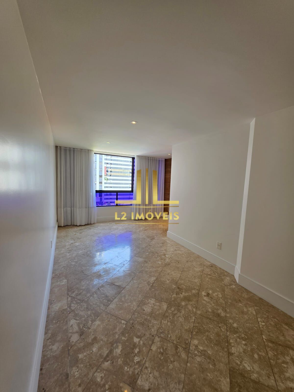 Apartamento para alugar com 4 quartos, 240m² - Foto 10