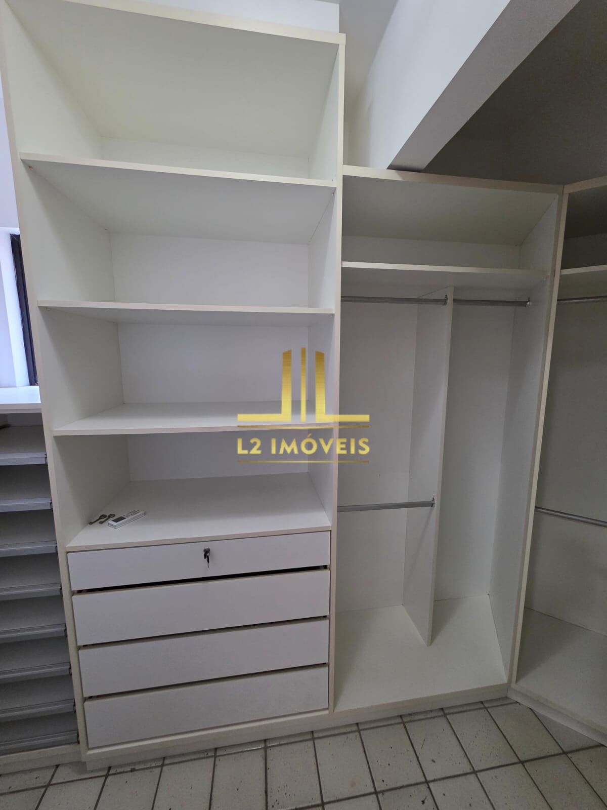 Apartamento para alugar com 4 quartos, 240m² - Foto 27
