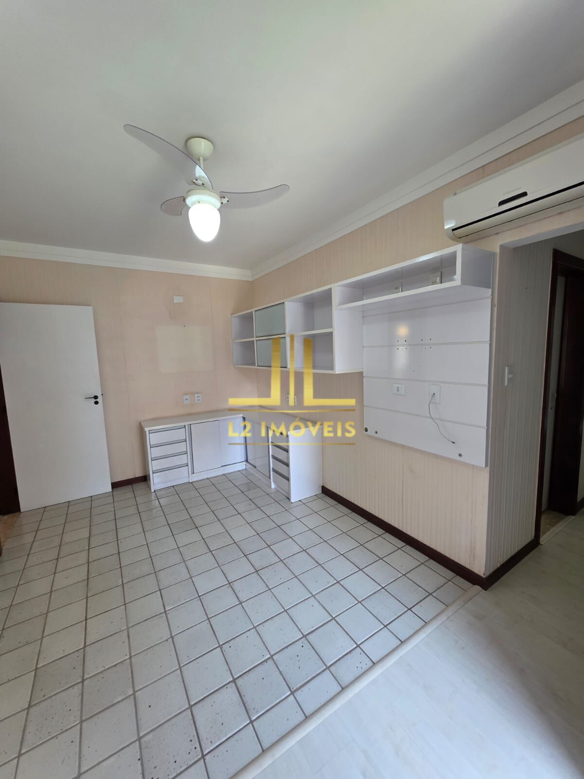 Apartamento para alugar com 4 quartos, 240m² - Foto 16