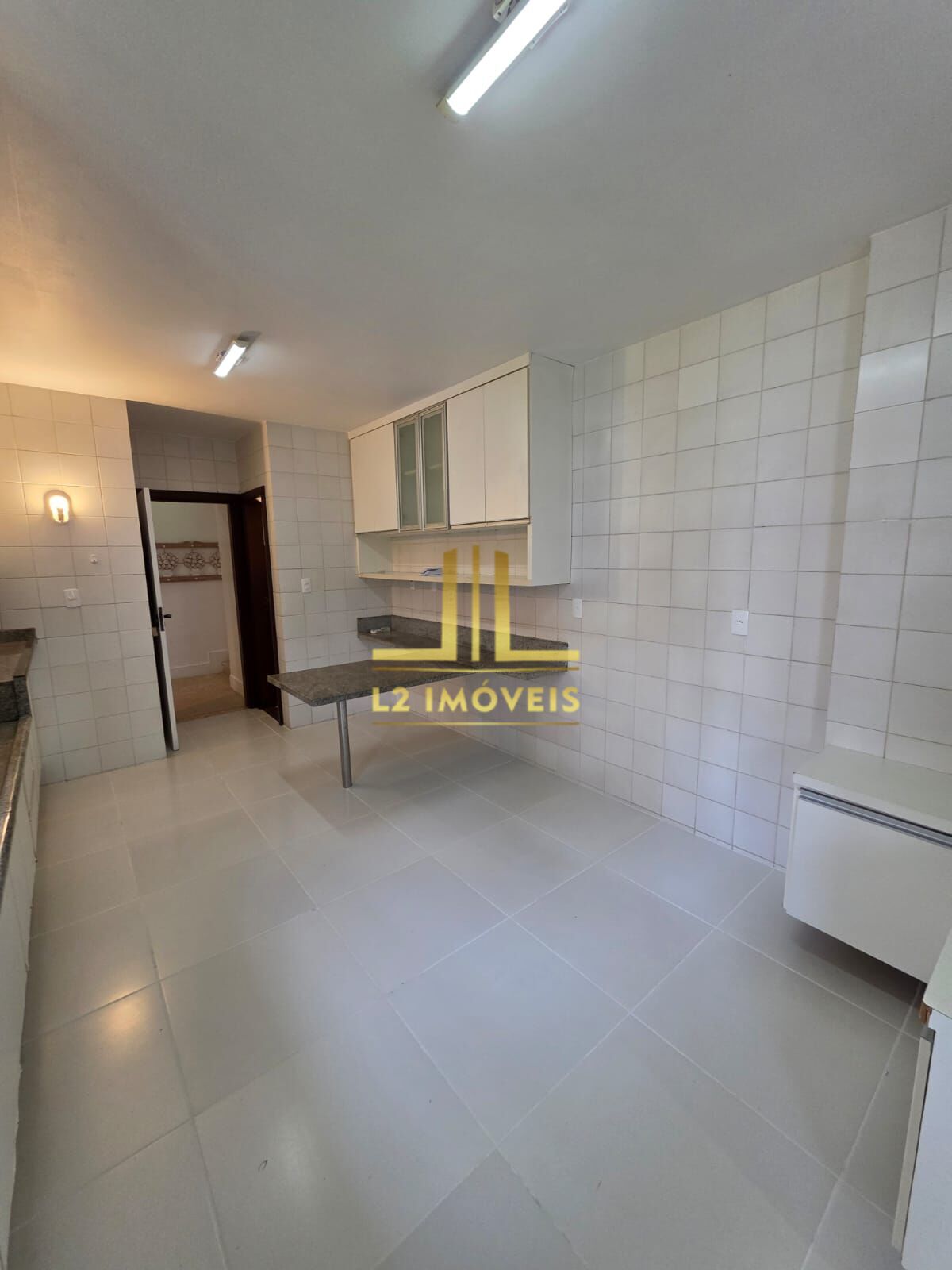 Apartamento para alugar com 4 quartos, 240m² - Foto 32