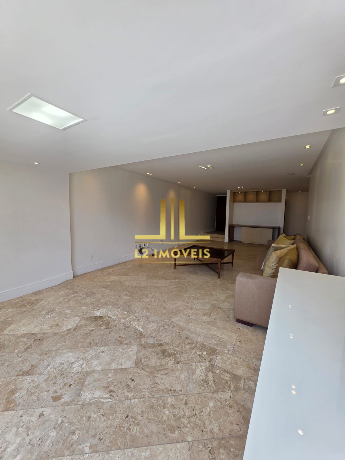 Apartamento para alugar com 4 quartos, 240m² - Foto 6