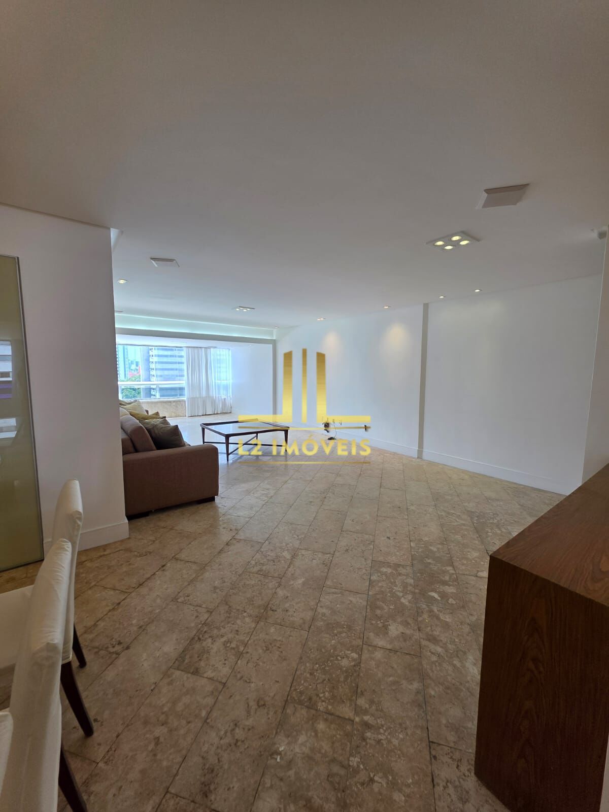 Apartamento para alugar com 4 quartos, 240m² - Foto 13