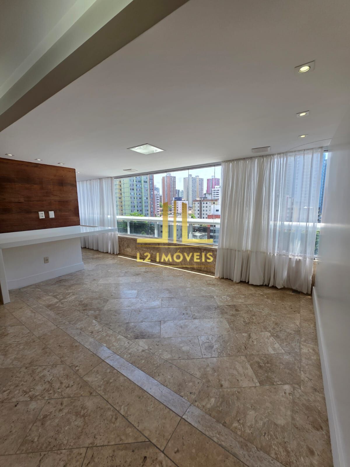 Apartamento para alugar com 4 quartos, 240m² - Foto 3