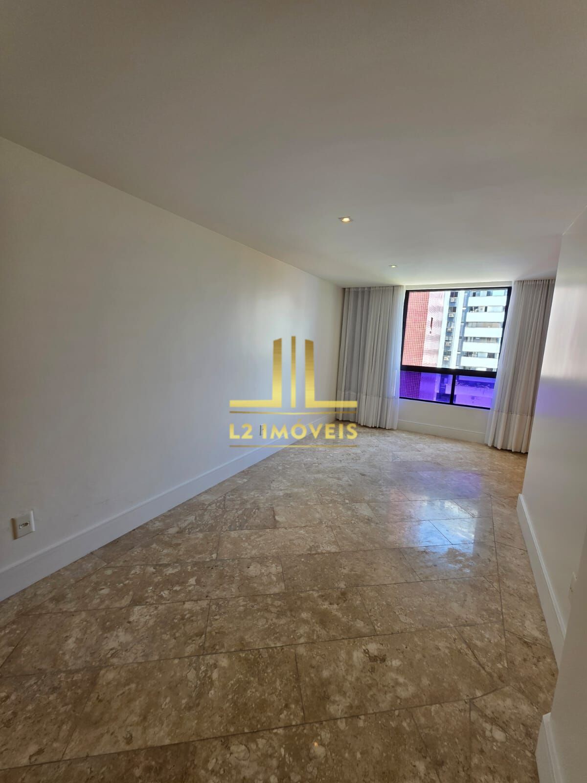 Apartamento para alugar com 4 quartos, 240m² - Foto 11