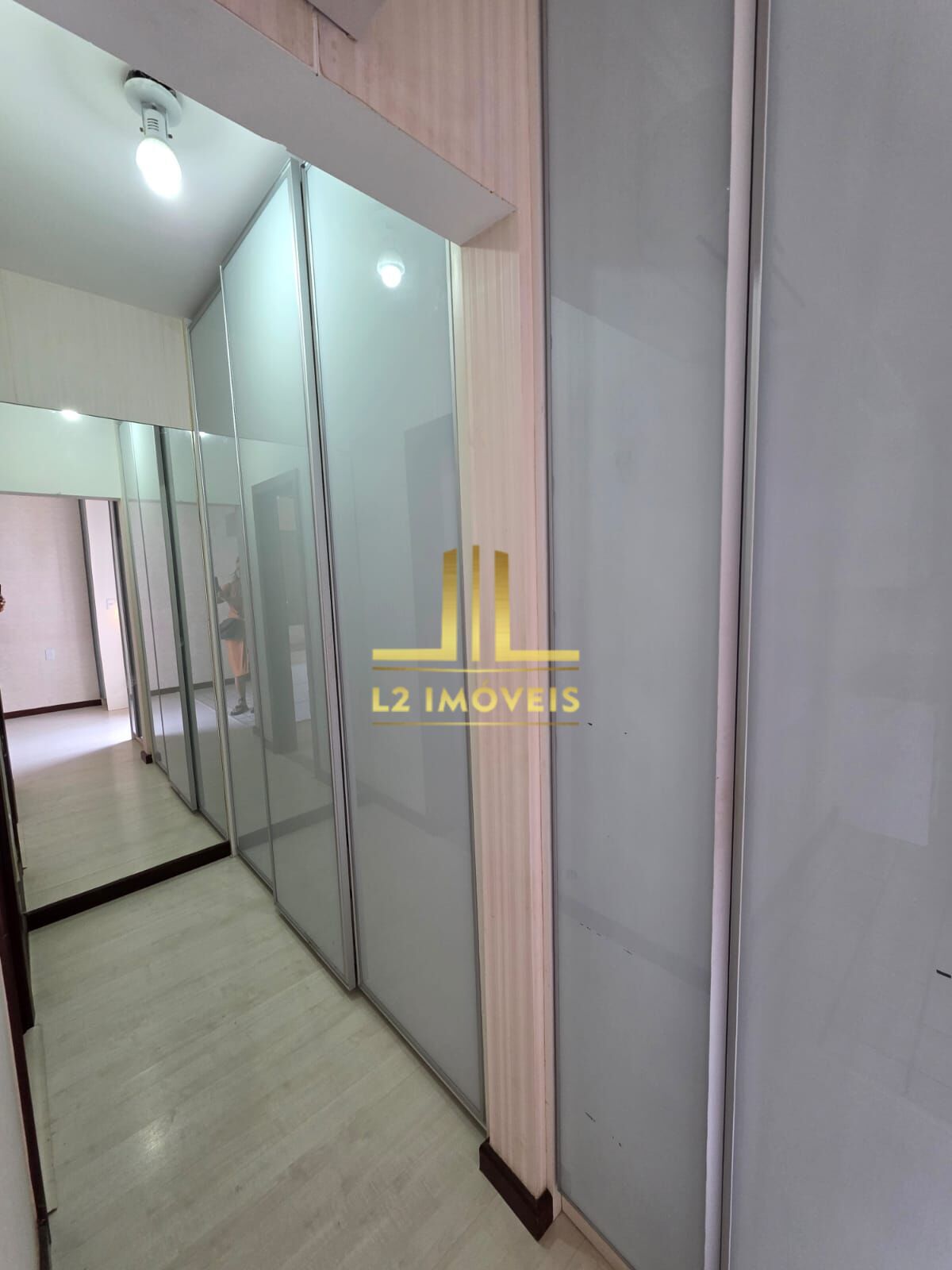 Apartamento para alugar com 4 quartos, 240m² - Foto 18