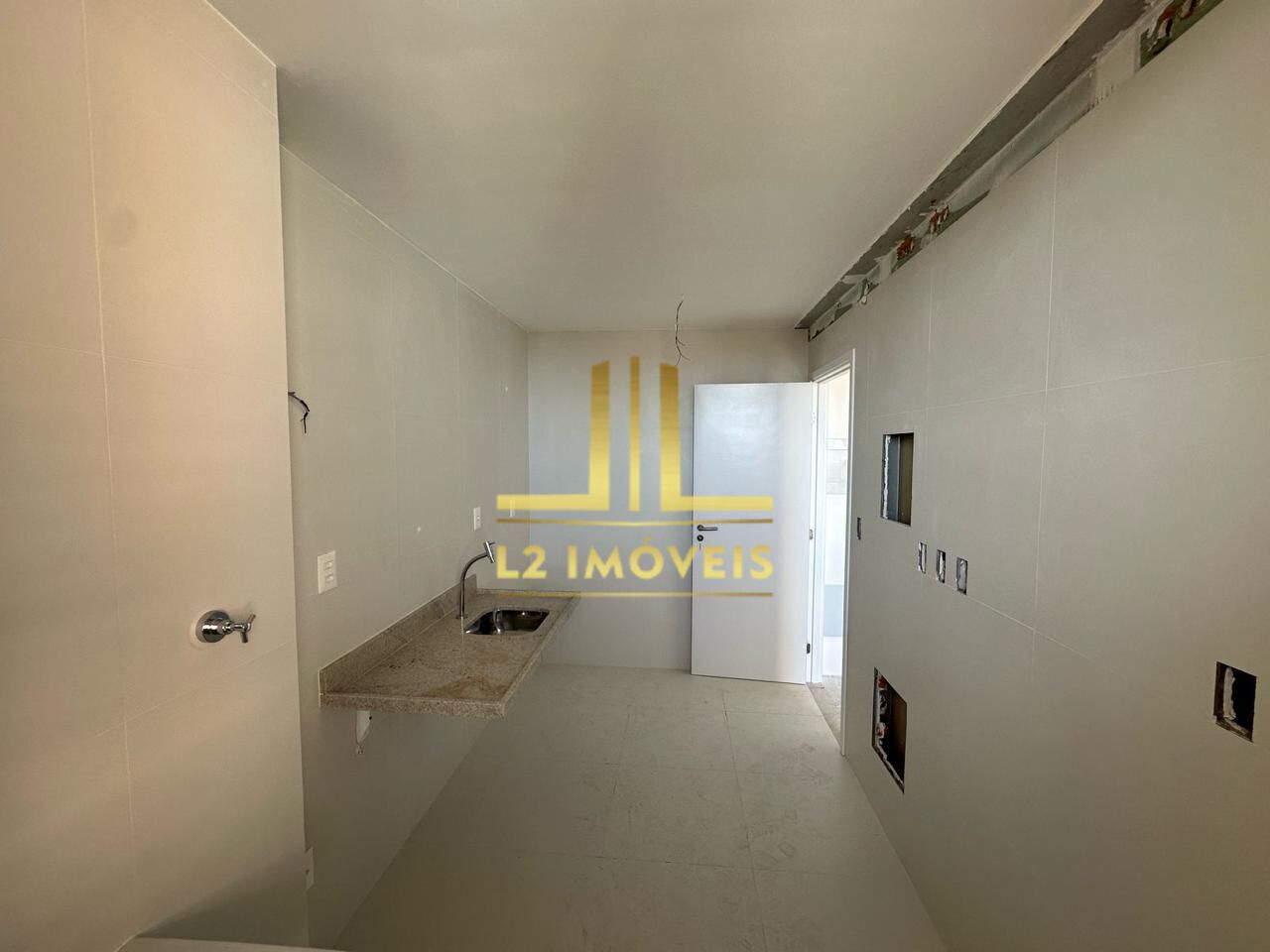 Apartamento - Caminho das árvores