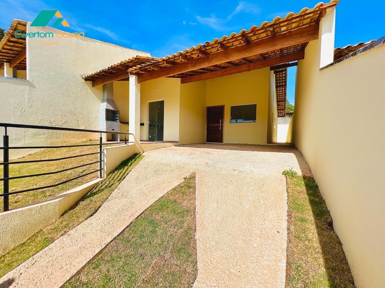 Casa à venda com 3 quartos, 120m² - Foto 2