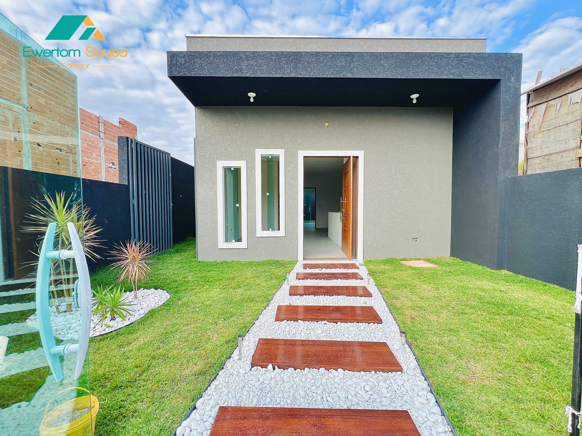 Casa à venda com 2 quartos, 66m² - Foto 2