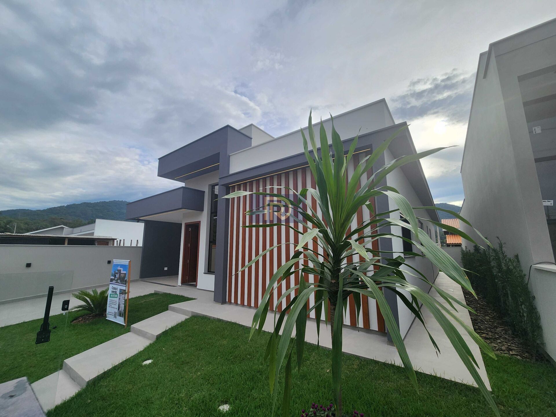 Casa à venda com 3 quartos, 108m² - Foto 2