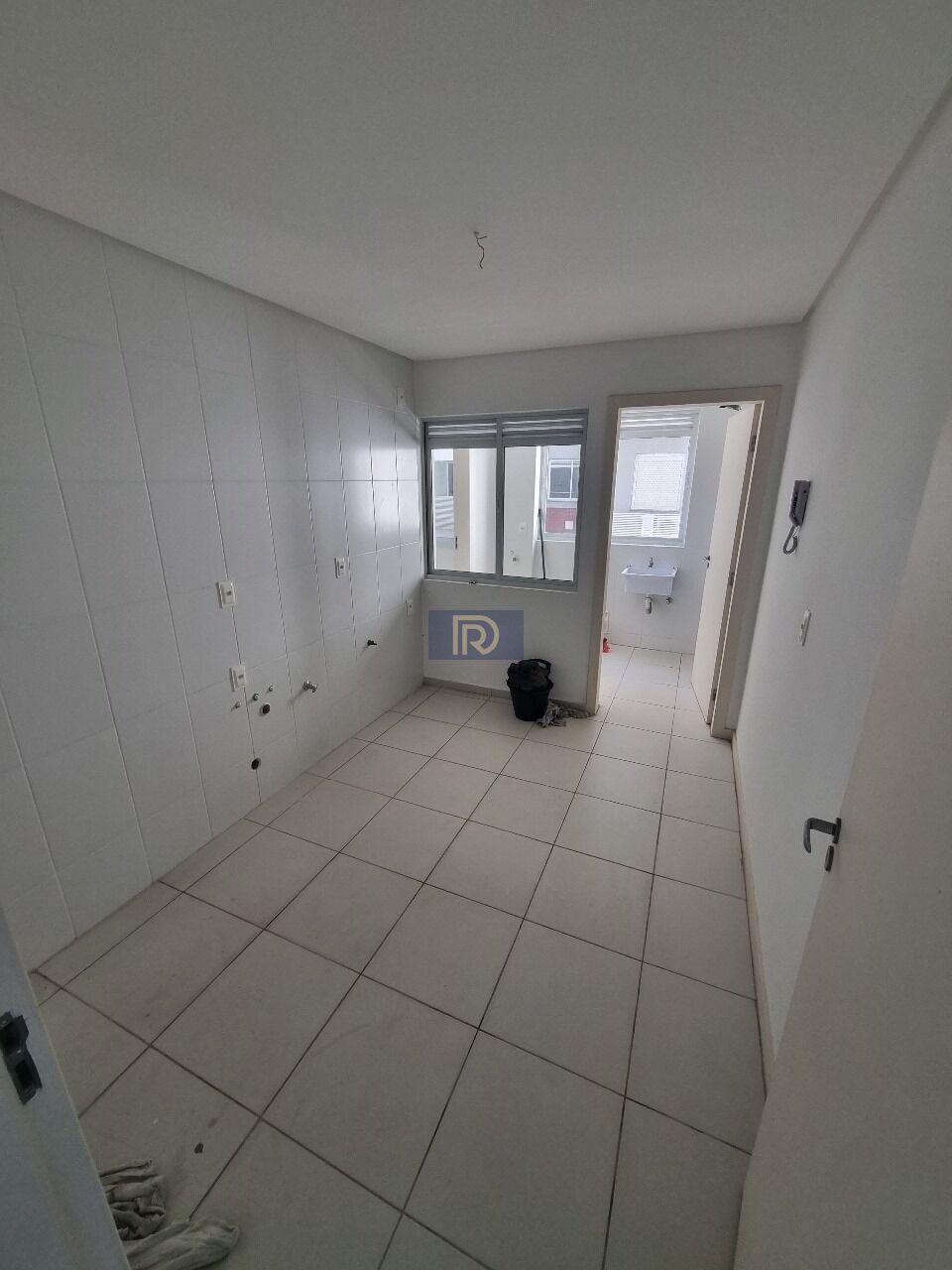 Apartamento à venda com 3 quartos, 91m² - Foto 2