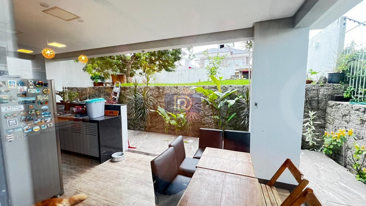 Casa à venda com 4 quartos, 256m² - Foto 11