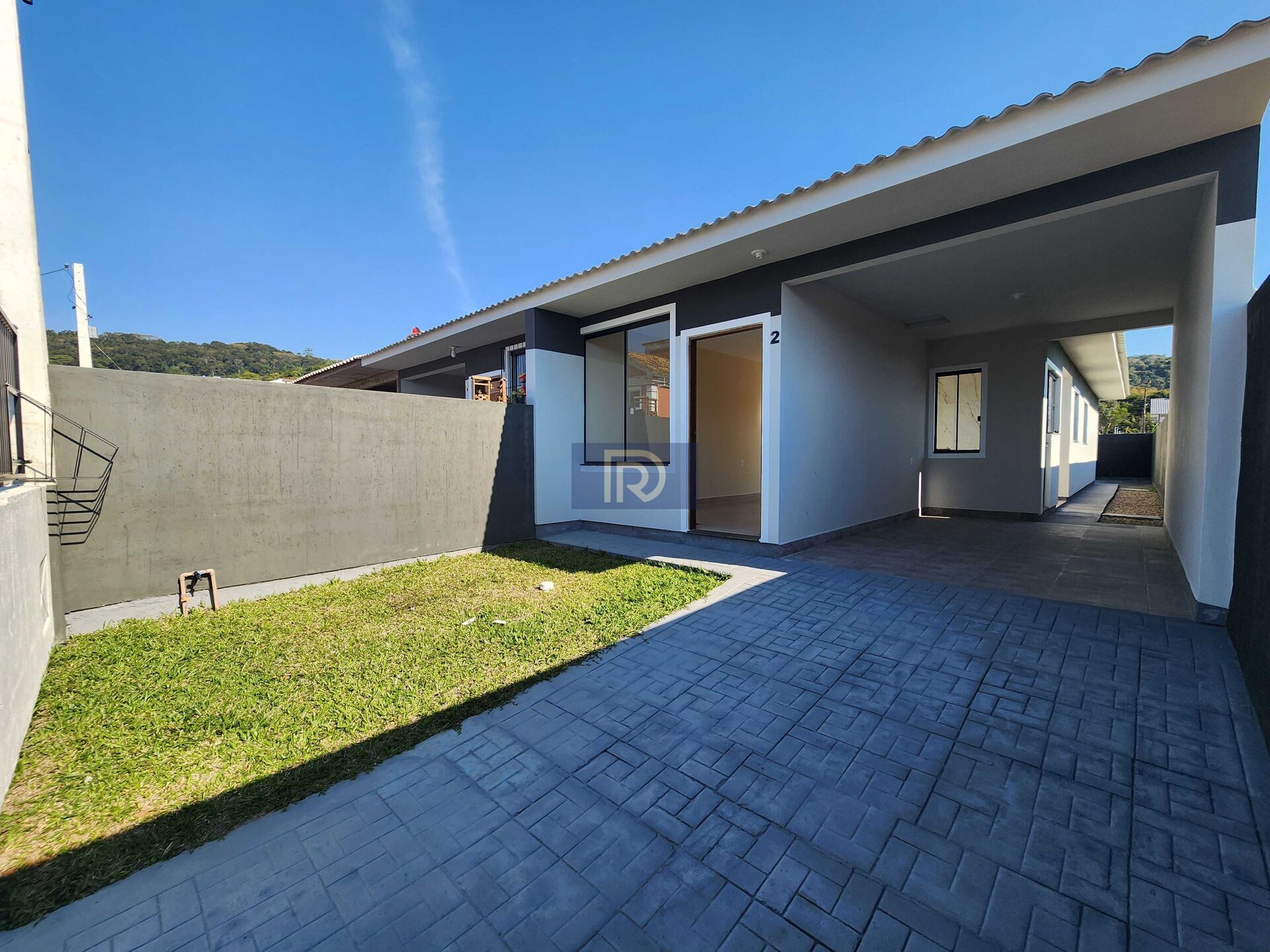 Casa à venda com 3 quartos, 93m² - Foto 1