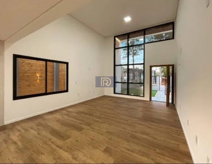 Casa à venda com 3 quartos, 202m² - Foto 2