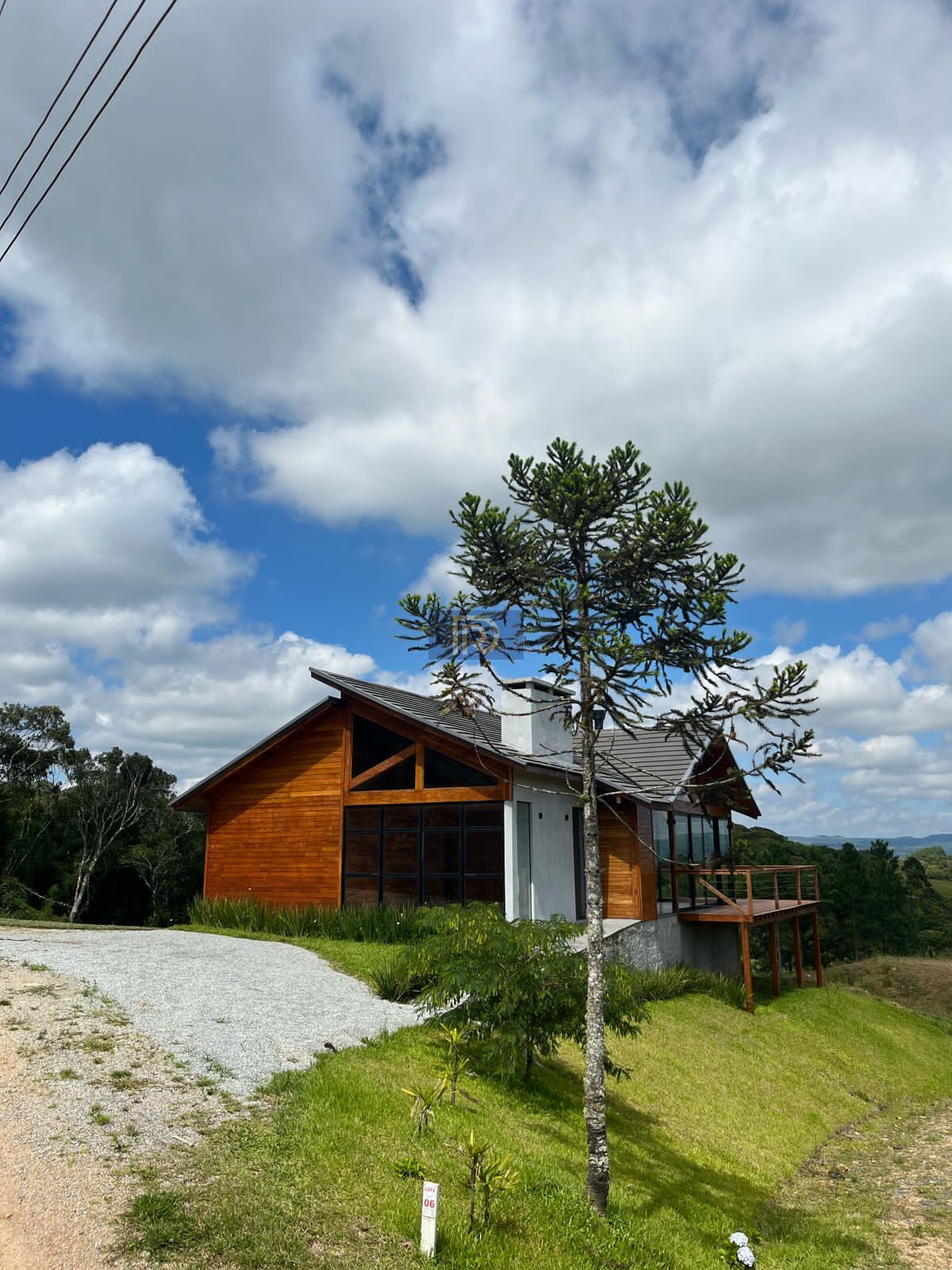 Casa à venda com 3 quartos, 174m² - Foto 1