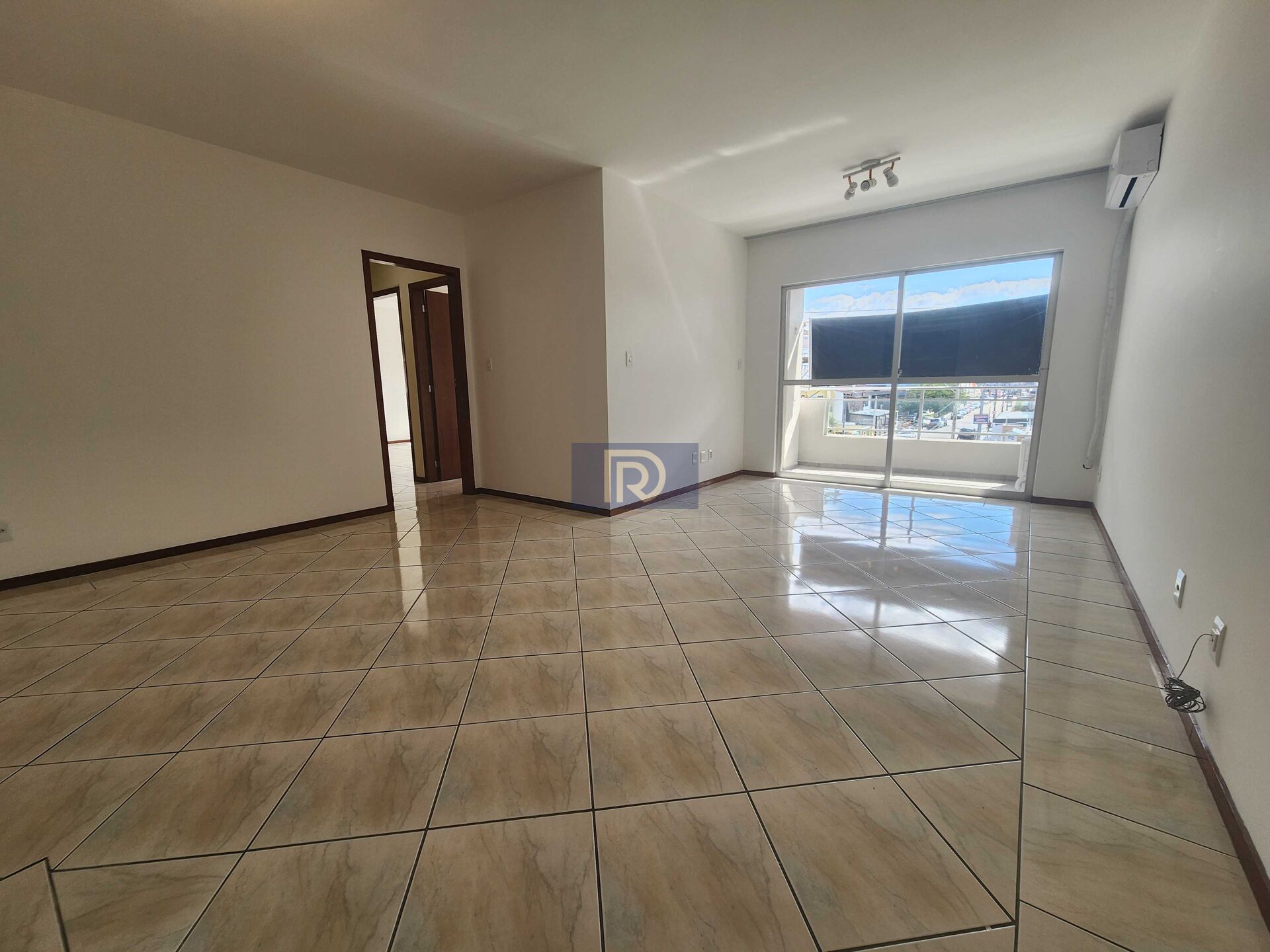 Apartamento à venda com 3 quartos, 109m² - Foto 2