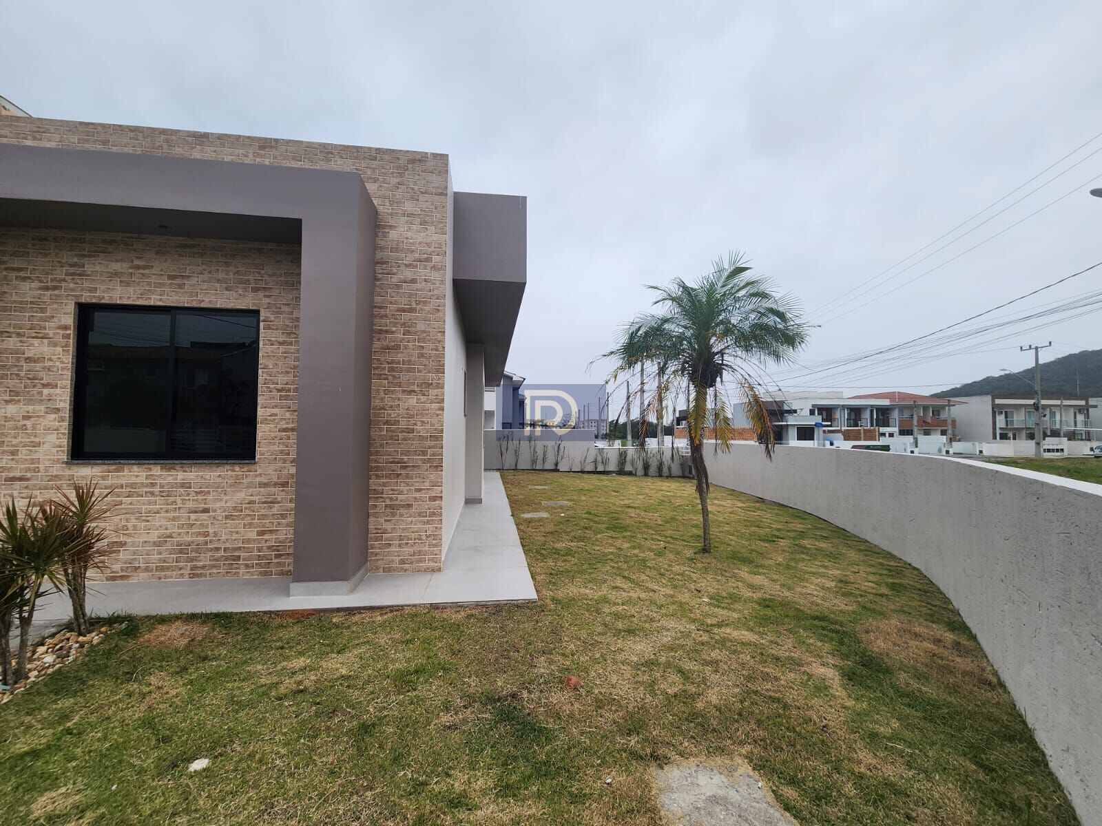 Casa à venda com 3 quartos, 98m² - Foto 2