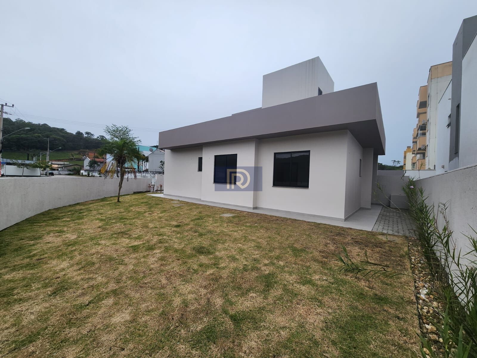 Casa à venda com 3 quartos, 98m² - Foto 3