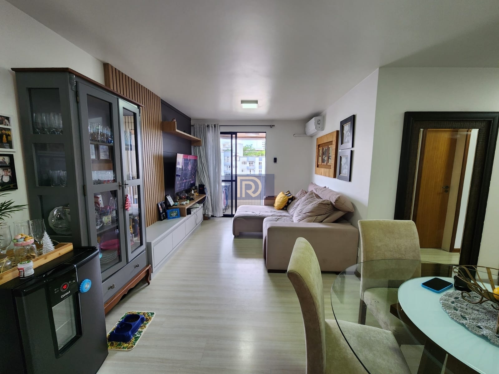 Apartamento à venda com 3 quartos, 93m² - Foto 2