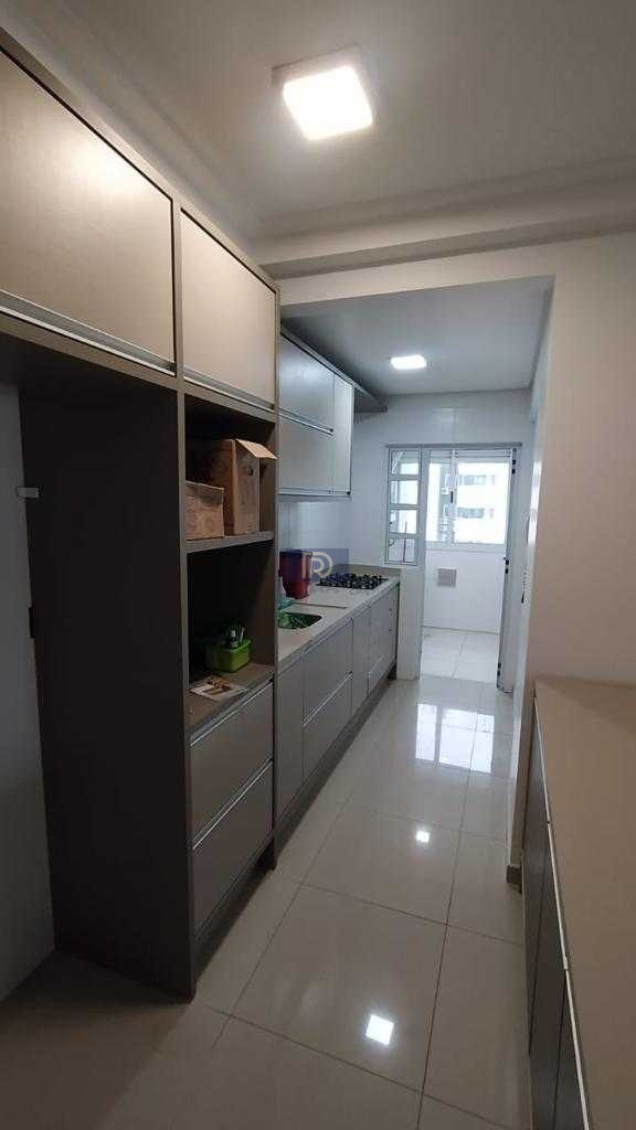 Apartamento à venda com 2 quartos, 70m² - Foto 2