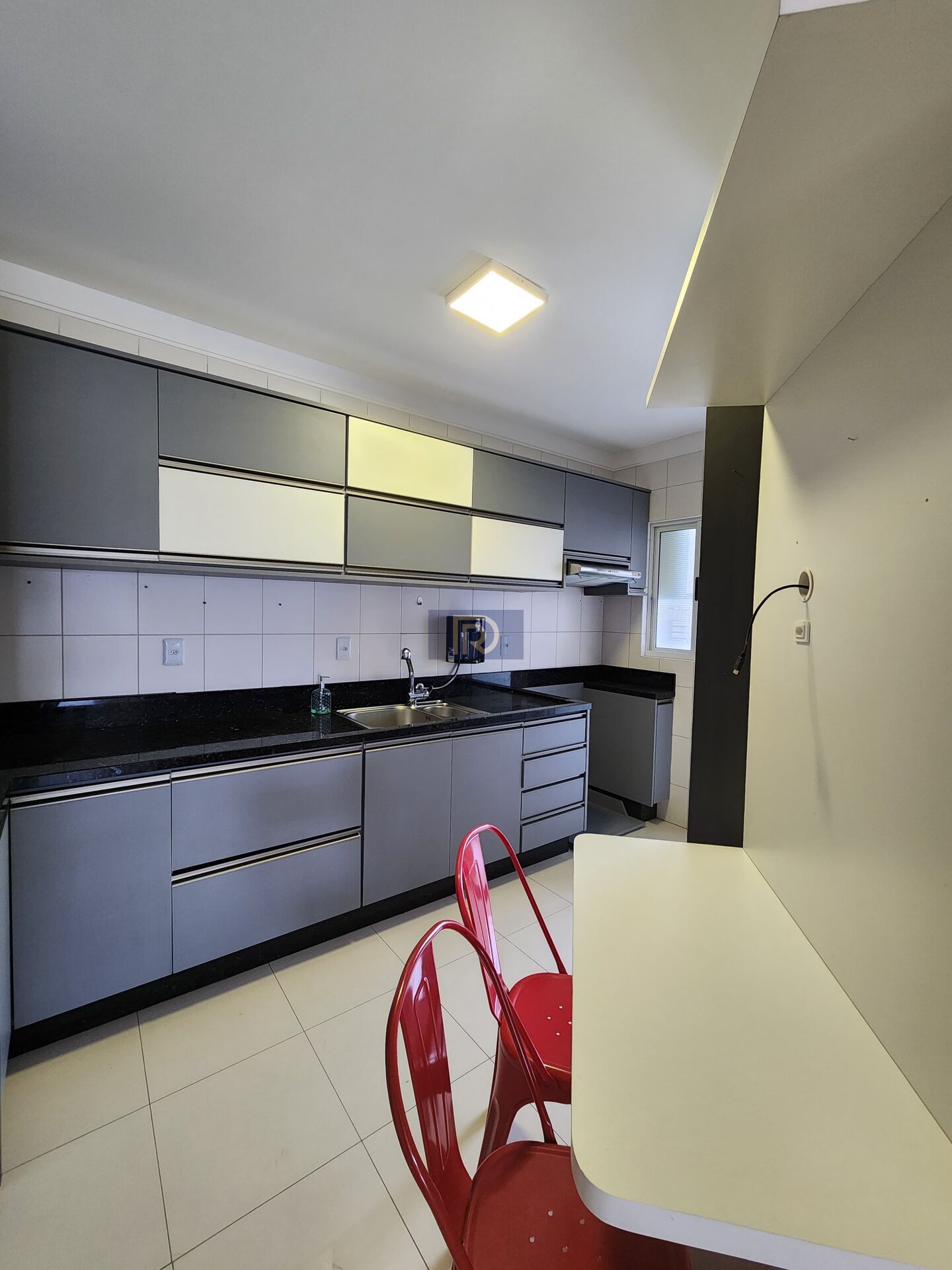 Apartamento à venda com 2 quartos, 83m² - Foto 4