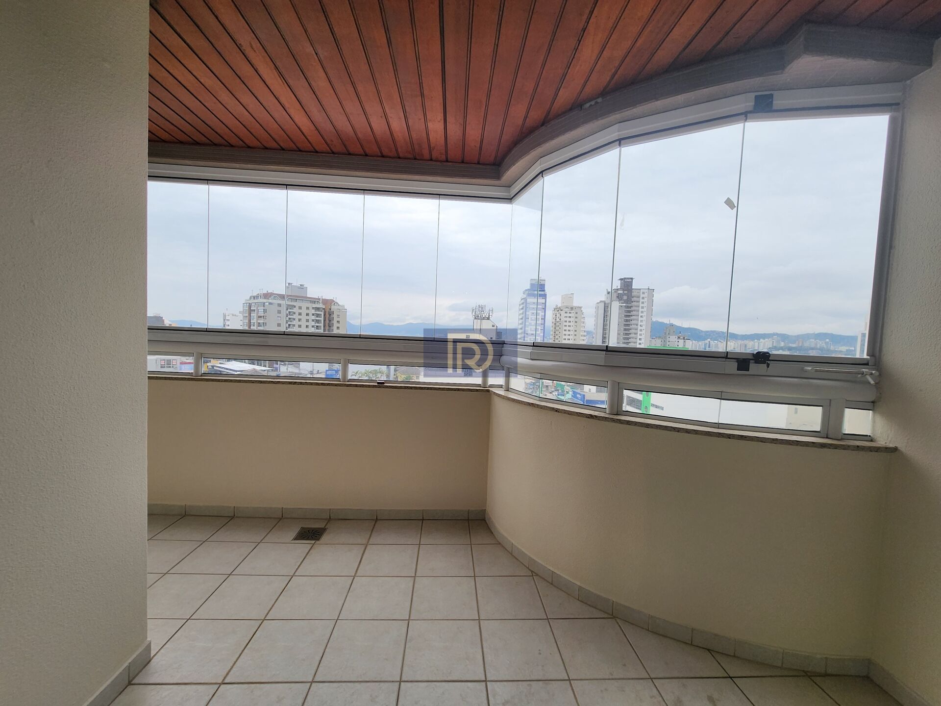 Apartamento à venda com 2 quartos, 83m² - Foto 12