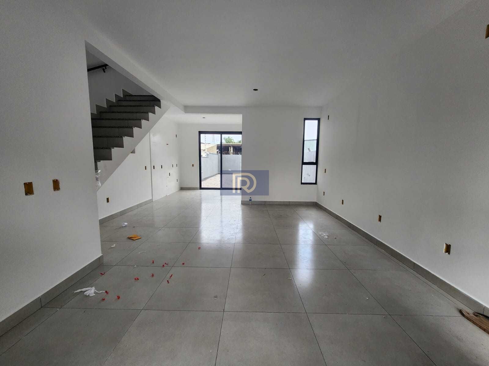 Sobrado à venda com 3 quartos, 10m² - Foto 2