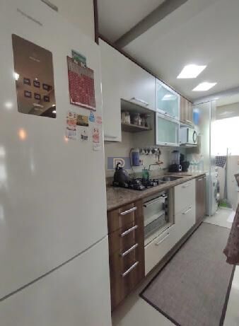 Apartamento à venda com 2 quartos, 64m² - Foto 2