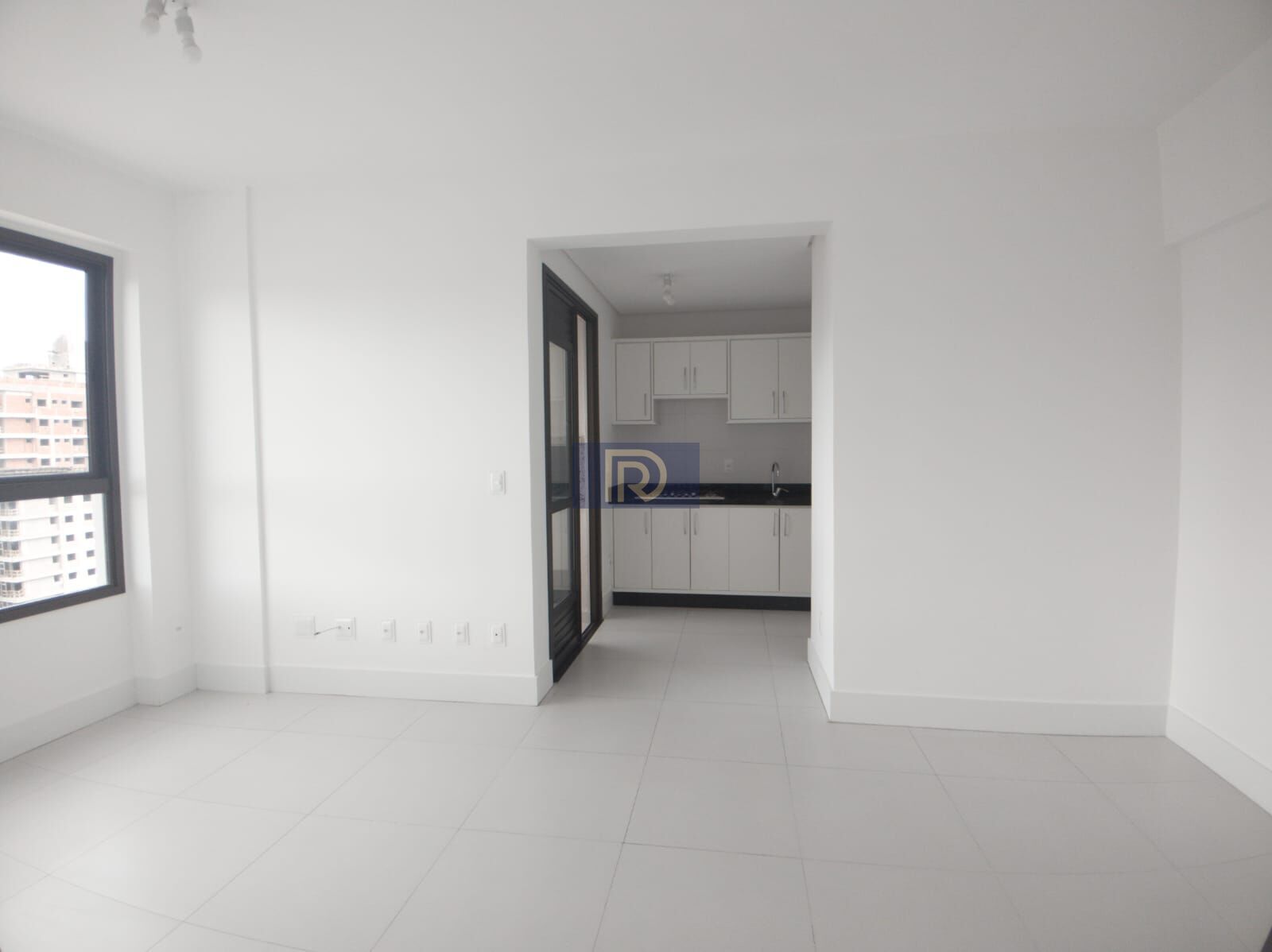 Apartamento à venda com 2 quartos, 100m² - Foto 3