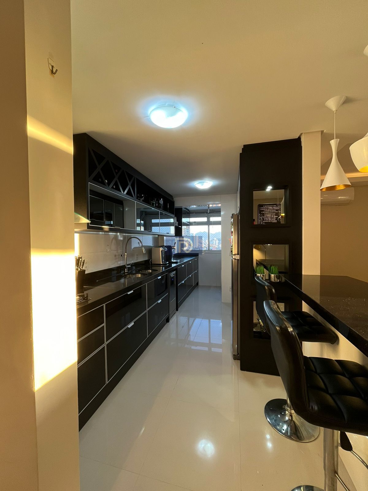 Apartamento à venda com 2 quartos, 77m² - Foto 4