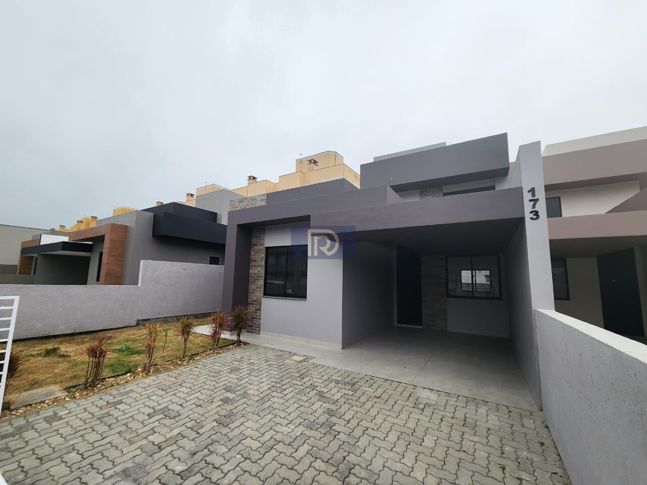 Casa à venda com 3 quartos, 98m² - Foto 2