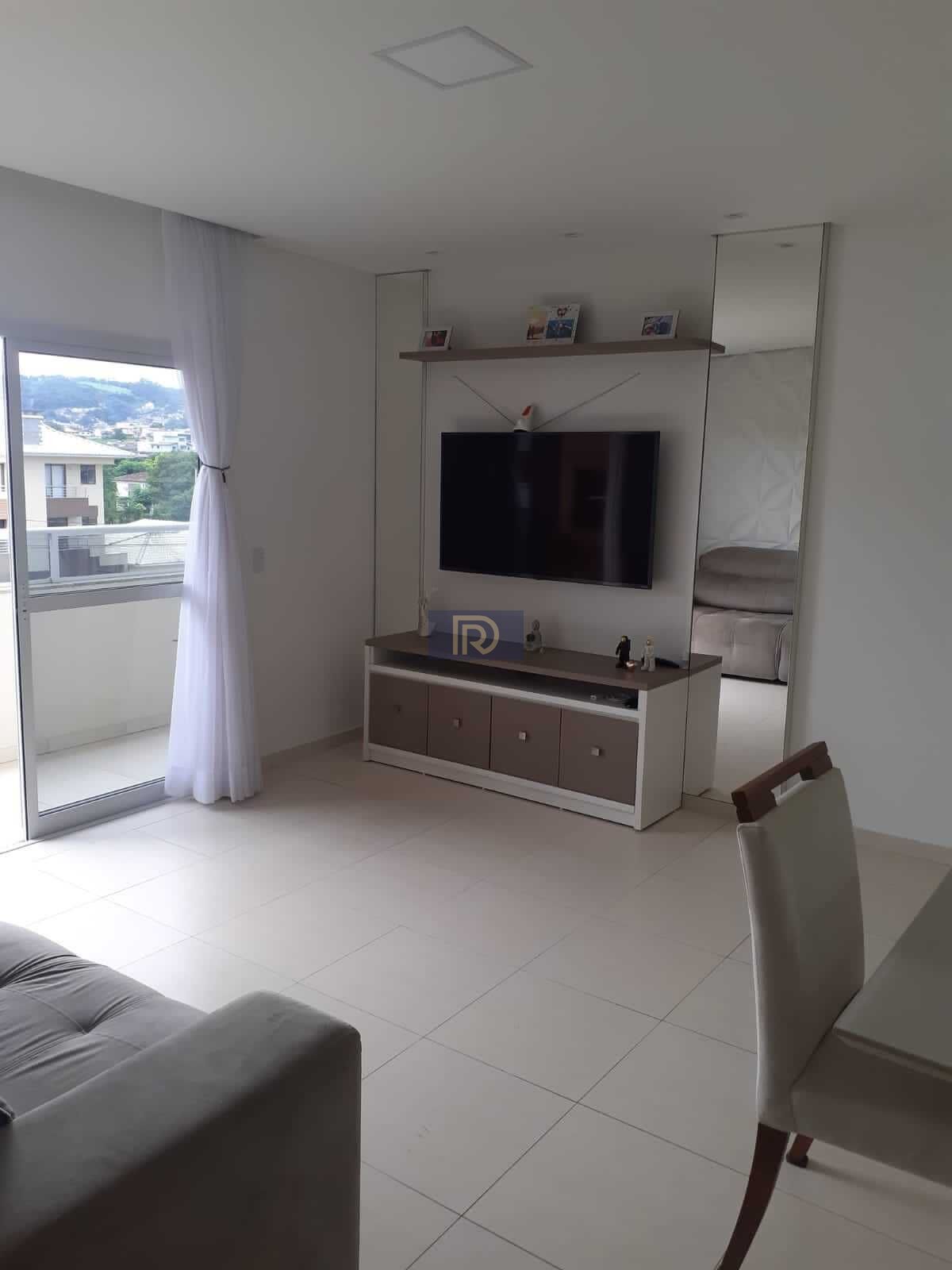 Apartamento à venda com 2 quartos, 76m² - Foto 2