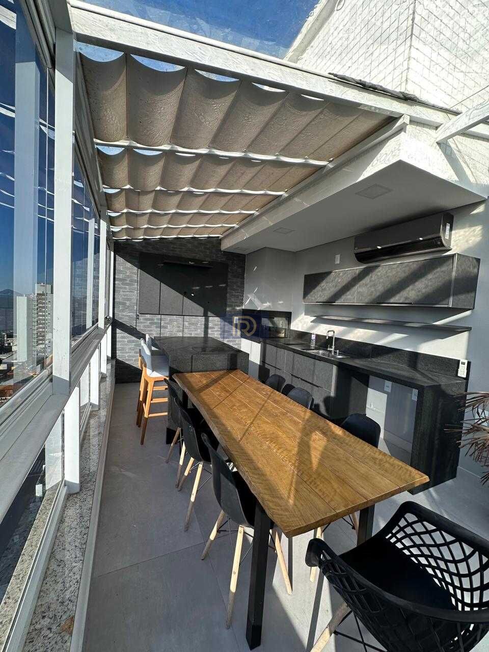 Cobertura, 3 quartos, 202 m² - Foto 2