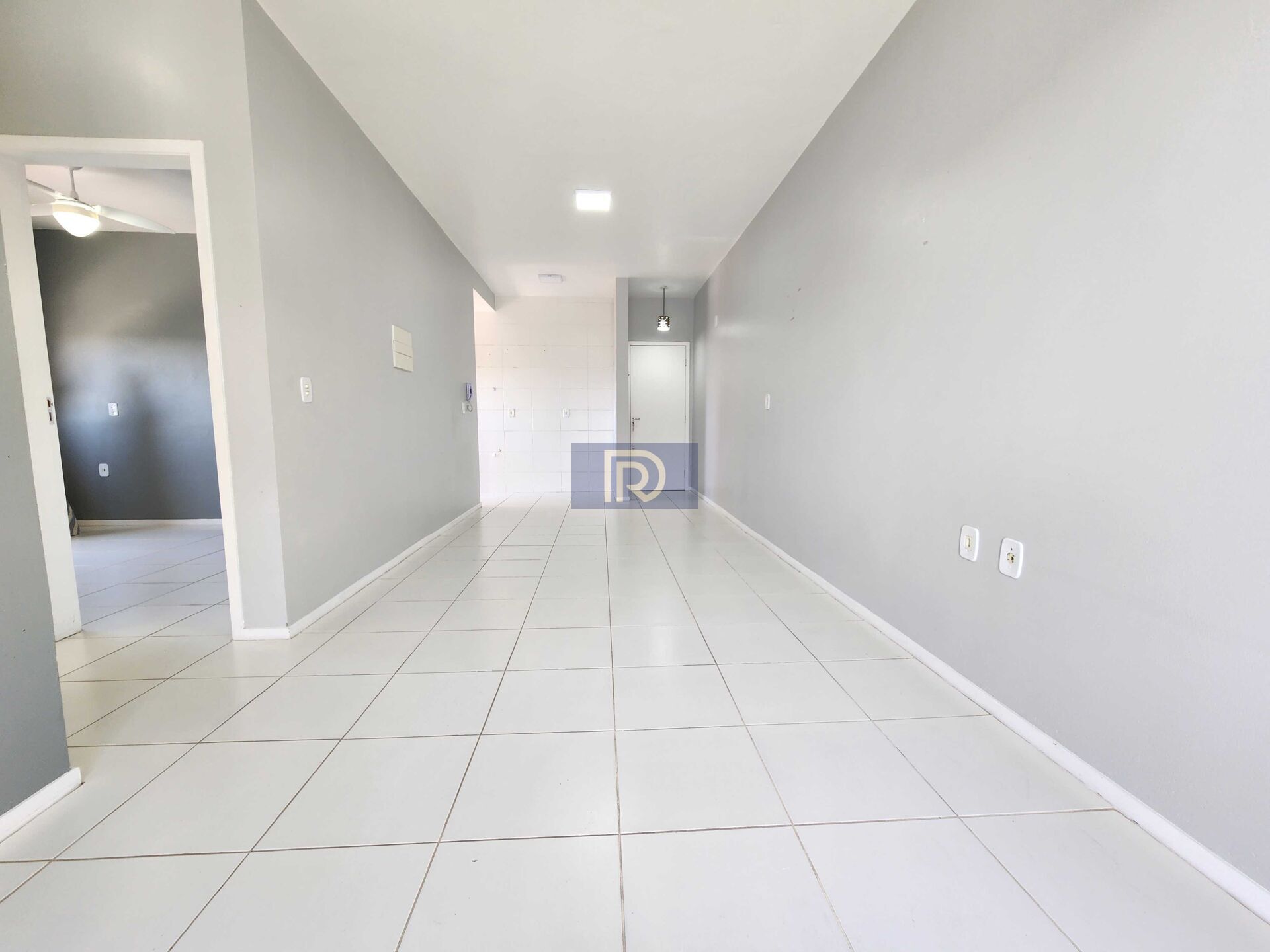 Apartamento à venda com 2 quartos, 62m² - Foto 2