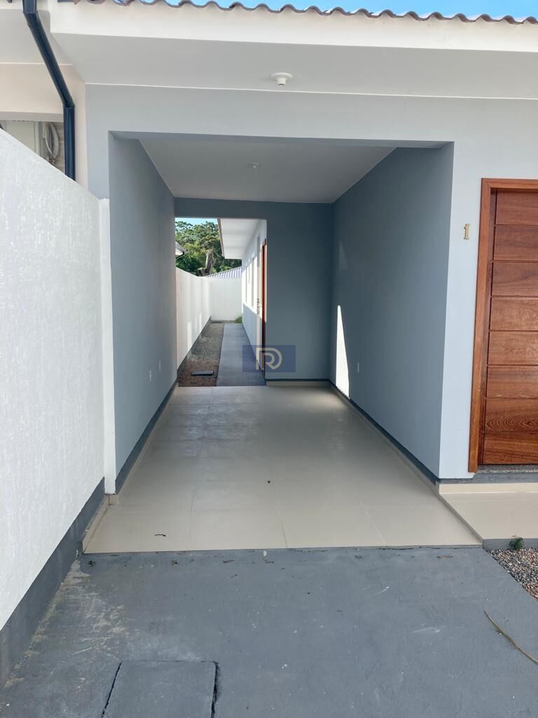 Casa à venda com 3 quartos, 95m² - Foto 1