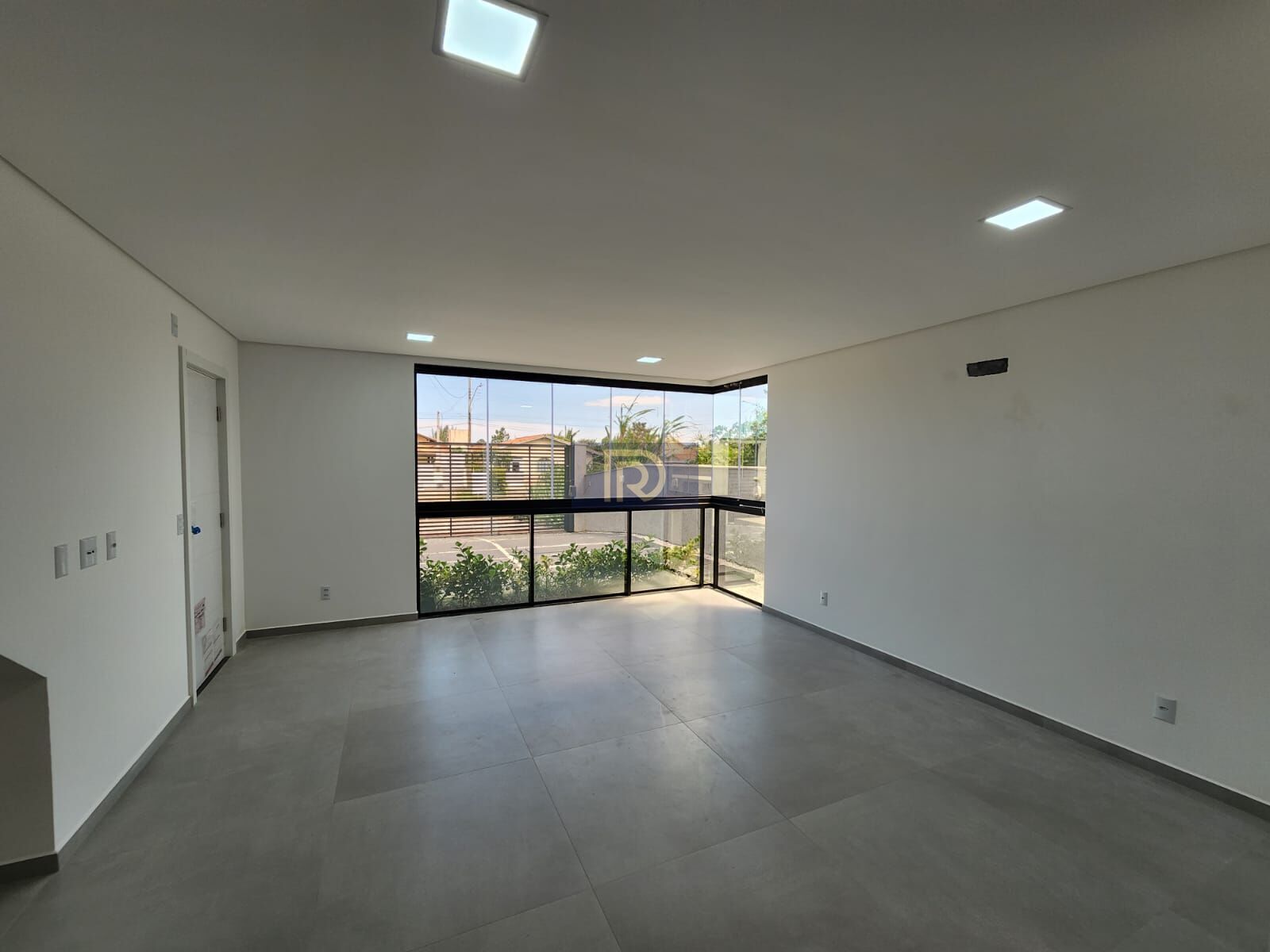 Apartamento à venda com 4 quartos, 99m² - Foto 2