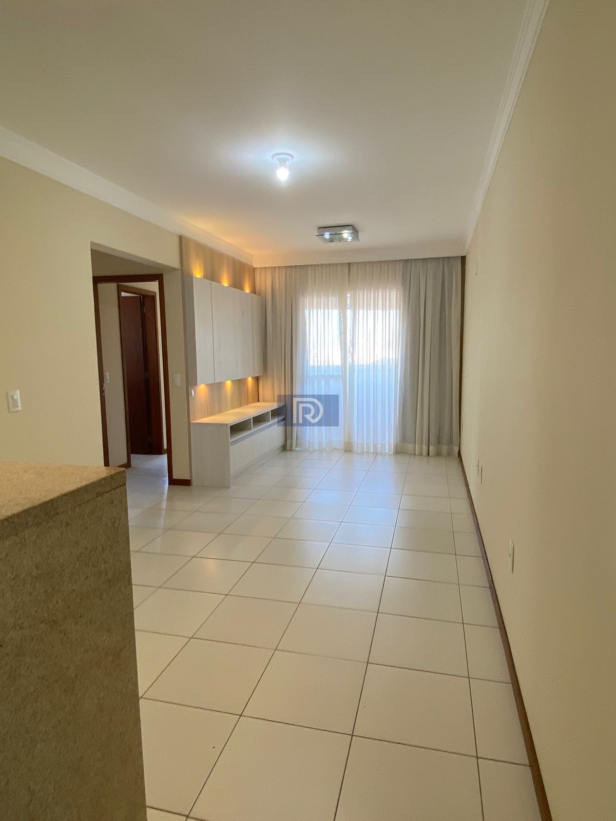 Apartamento à venda com 2 quartos, 75m² - Foto 1