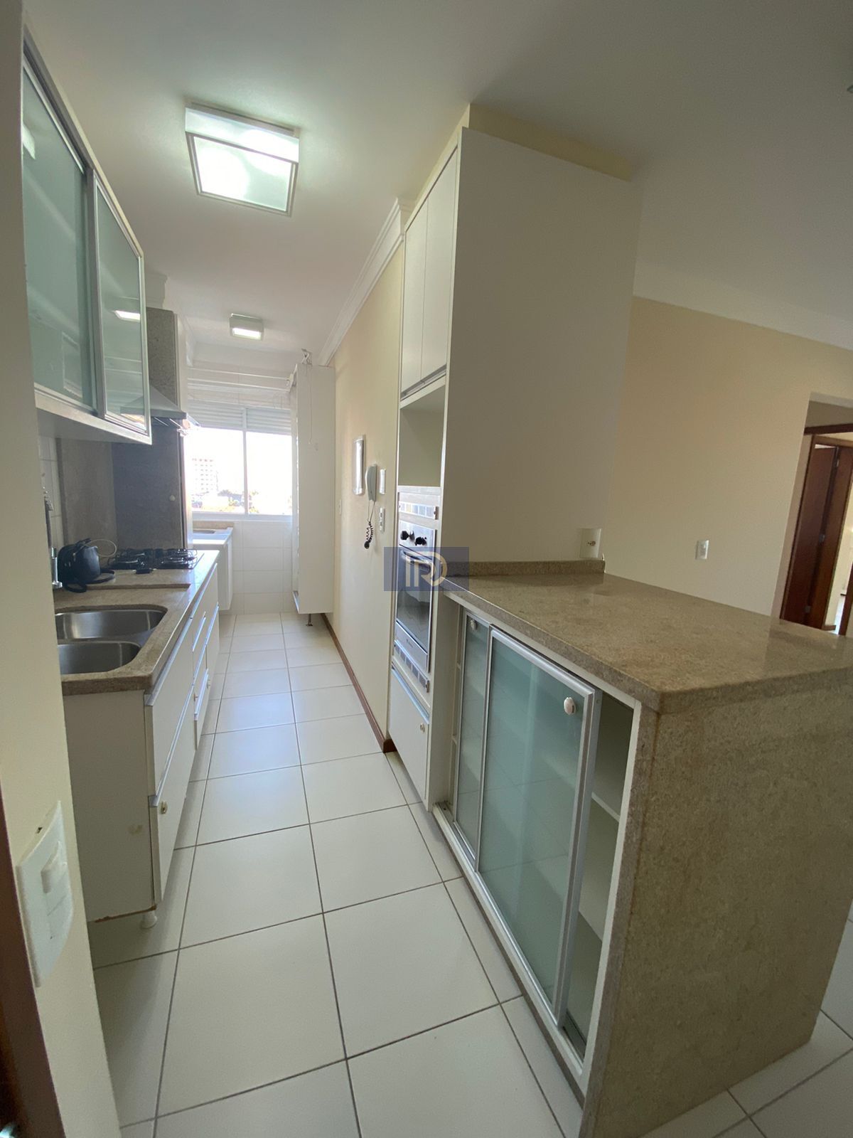 Apartamento à venda com 2 quartos, 75m² - Foto 4