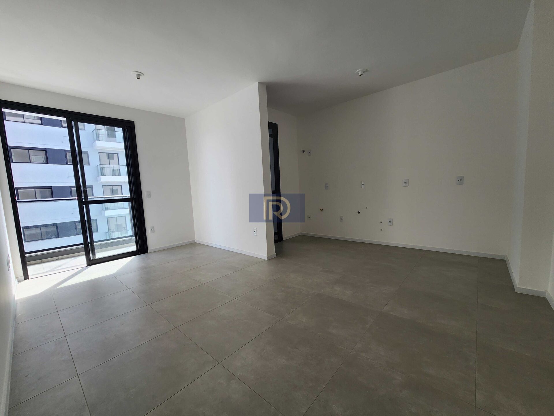 Apartamento à venda com 2 quartos, 65m² - Foto 1